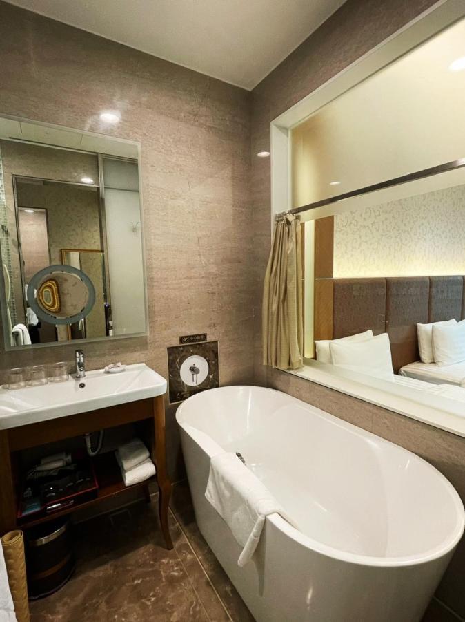 Happiness Inn Hotel Синьчжуан Экстерьер фото