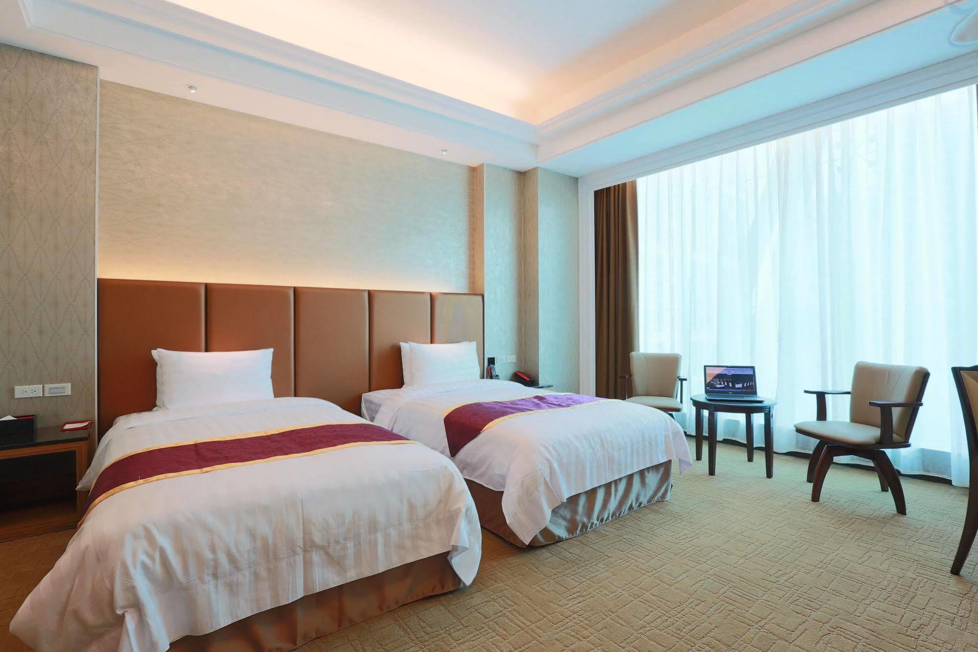 Happiness Inn Hotel Синьчжуан Экстерьер фото