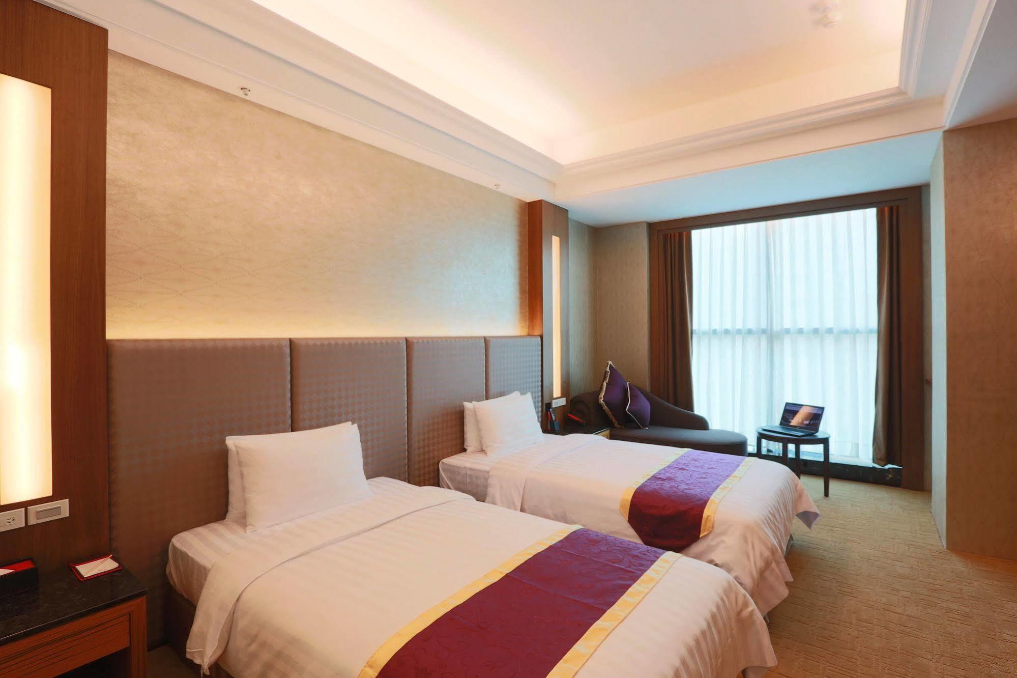 Happiness Inn Hotel Синьчжуан Экстерьер фото