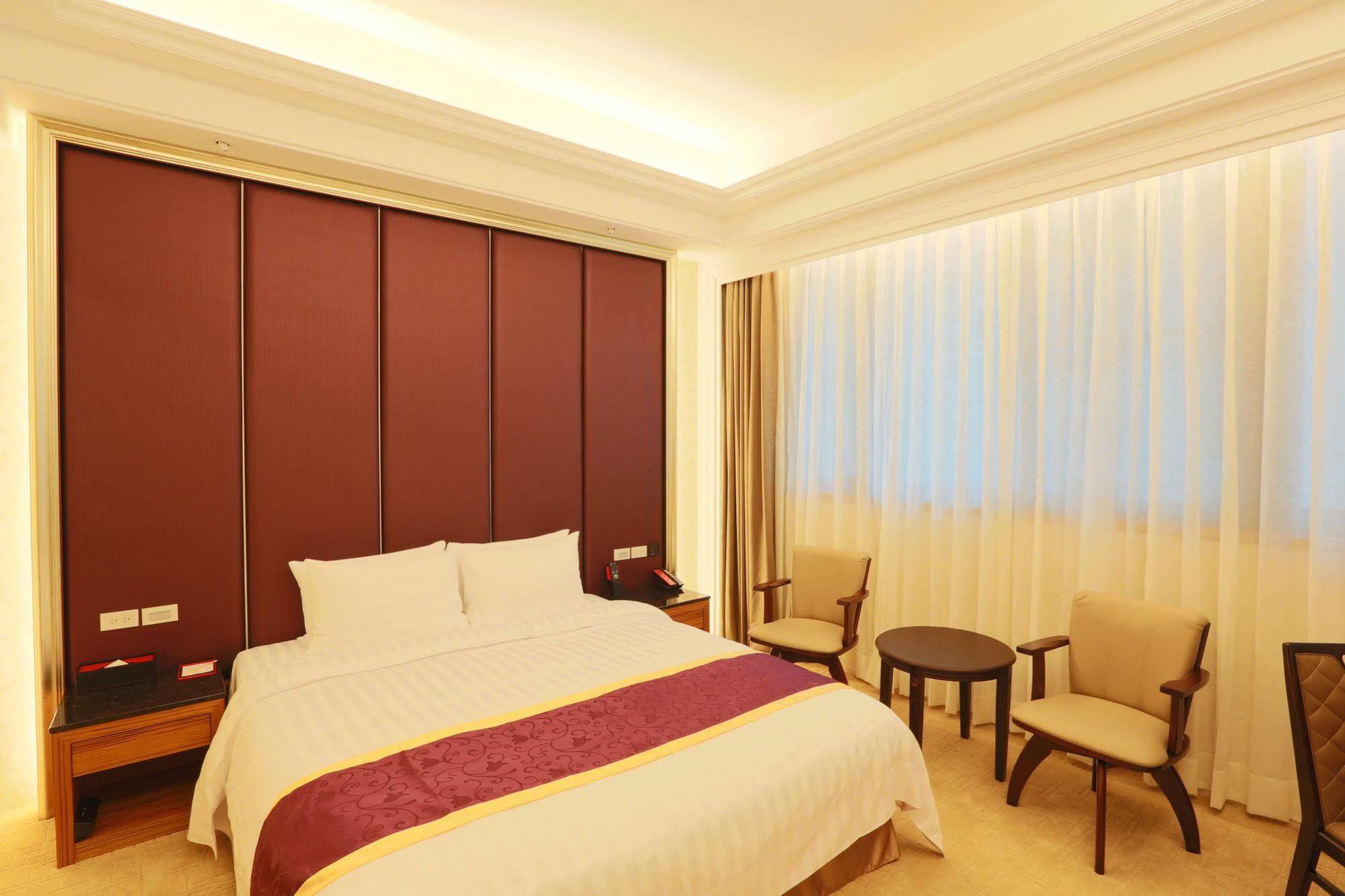 Happiness Inn Hotel Синьчжуан Экстерьер фото